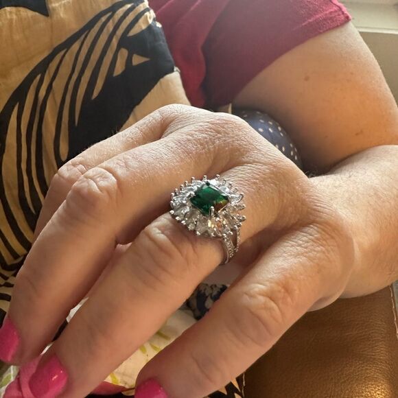 HURRY⭐️NEW⭐️ HUGE GREEN GEMSTONE RING LAB CREATED EMERALD WHITE CZ SQUARE BLING - Picture 7 of 11